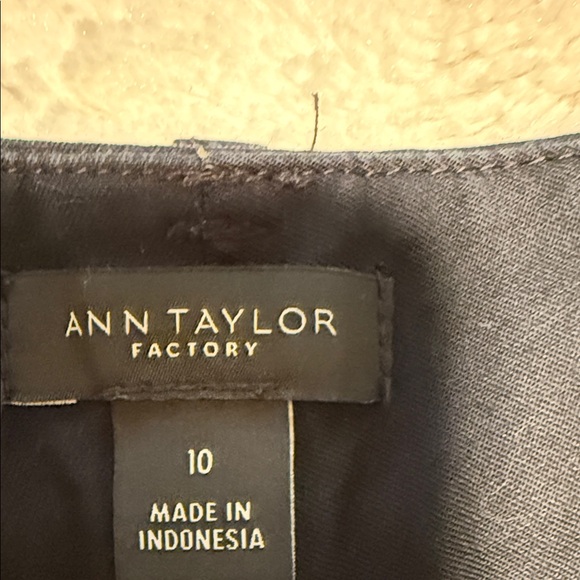 Ann Taylor Factory Women's Black Bermudas - Picture 2 of 3